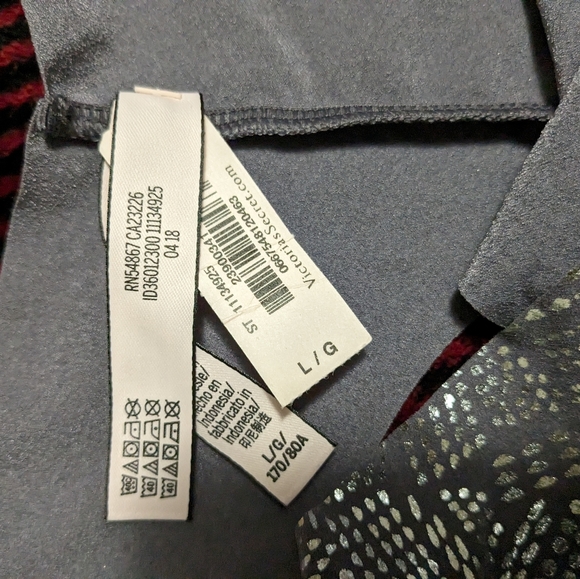 VS Pink - Picture 3 of 3